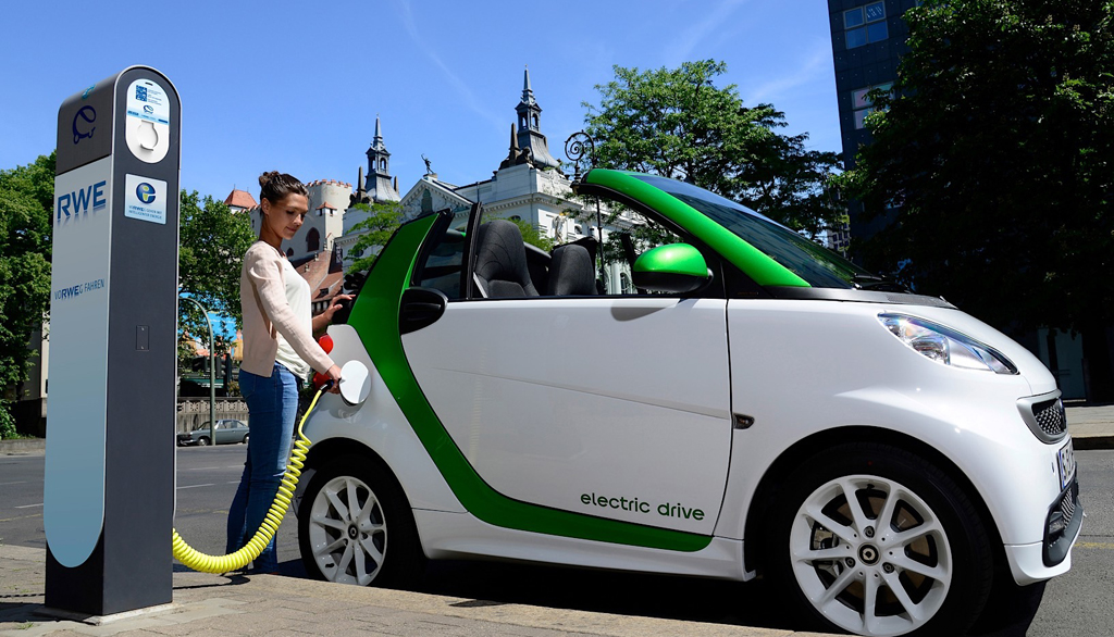电动汽车充电接口新国标发布 未来充电桩将兼容