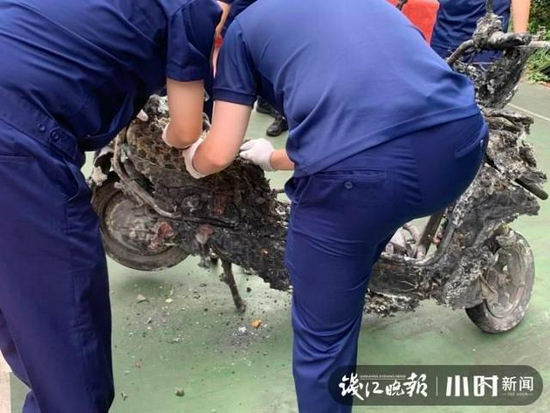 杭州消防：杭州电瓶车起火事故起火与锂电池有关 可确定有物质外漏