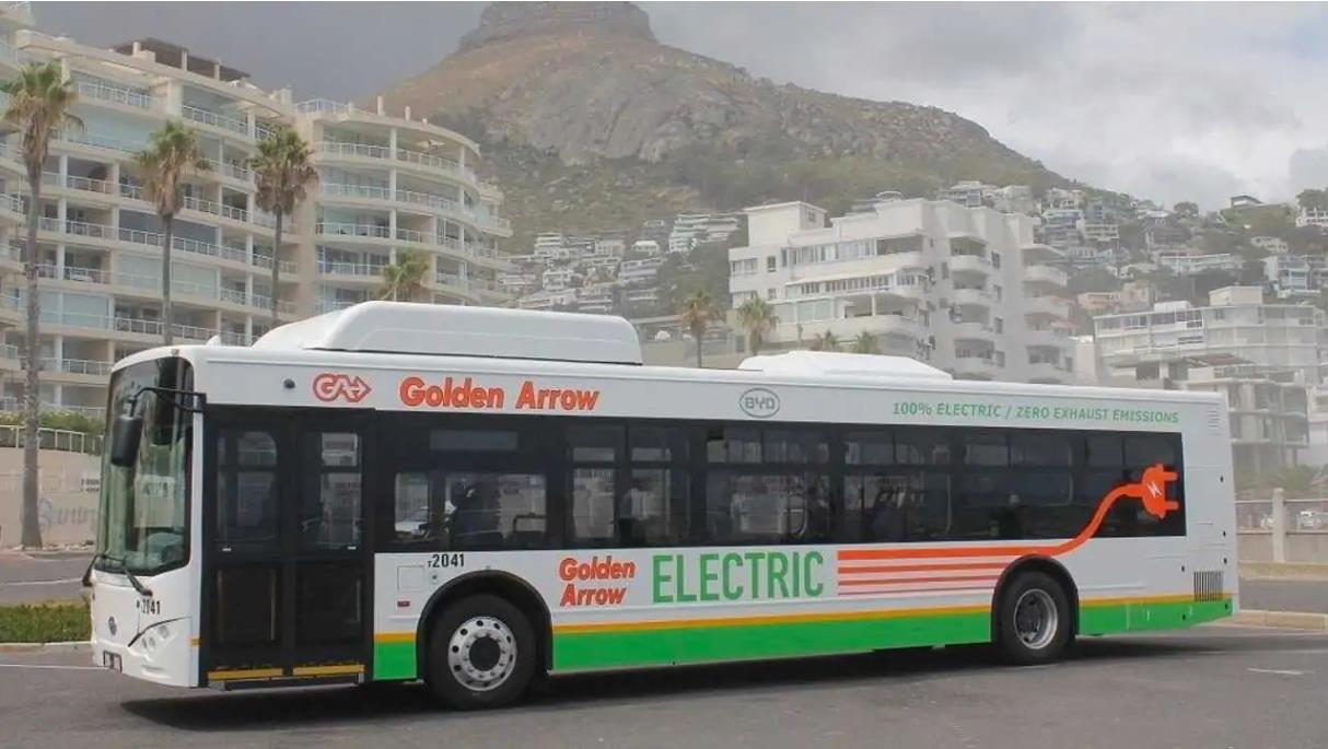 比亚迪在南非交付电动公交车 续航320km/可容纳40名乘客