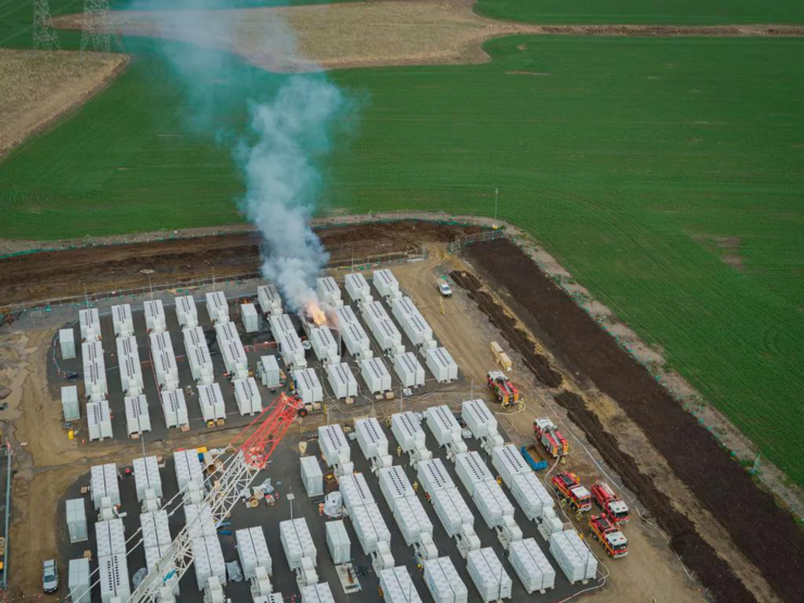 特斯拉13吨重的锂电池在储能工厂发生爆炸 储能安全“警钟”再度响起