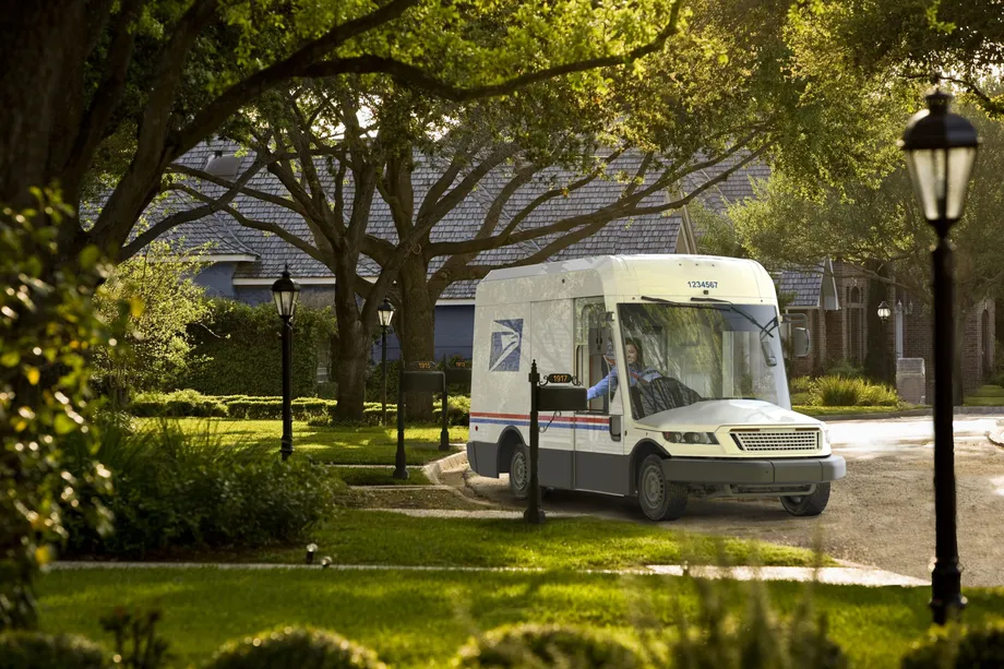 美国邮政局拒绝拜登关于购买更多电动邮政车的请求