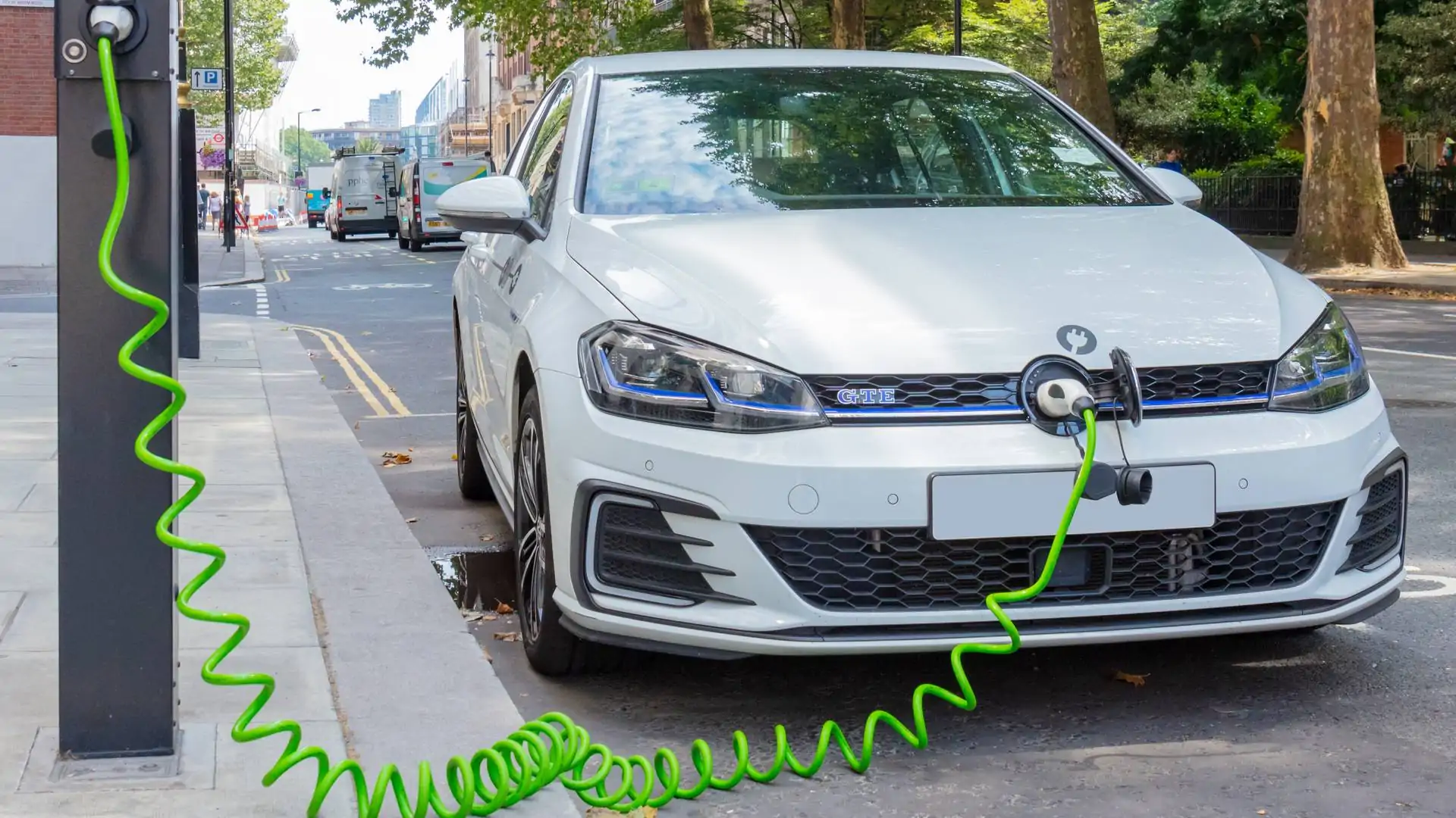 英国汽车组织RAC：电动汽车快速充电费用在8个月内上涨21%