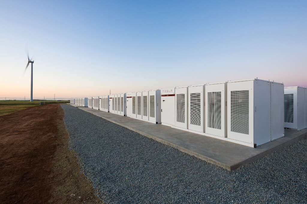 特斯拉电池项目的升级证明了澳大利亚“百年一遇的能源转型”的可行性