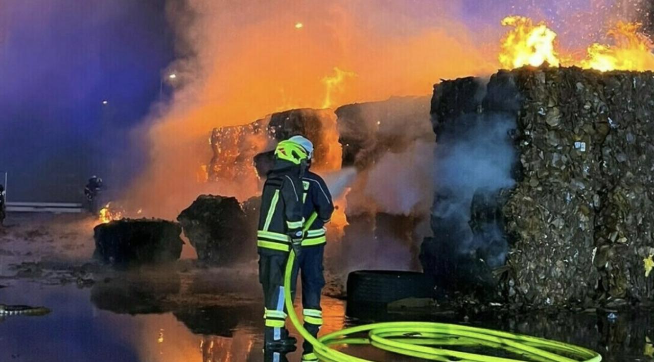 柏林特斯拉超级工厂发生火灾；当地人呼吁停止生产