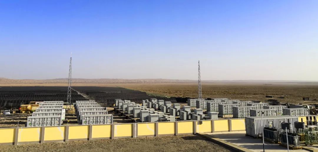 “沙漠变绿洲” 丨新疆阿克塞陆泰40MW/80MWh储能项目成功并网