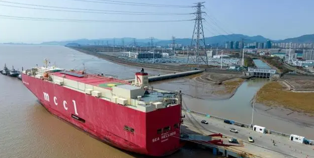 超2000辆 浙江宁波舟山港最大批次出口新能源汽车滚装出海