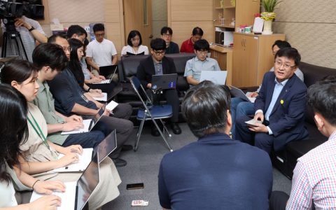 韩国环保部长承诺持续补贴，加速电动氢能汽车普及，应对气候危机